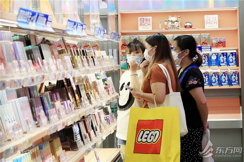 喝奶茶下館子 試衣服買黃金 五五購物節首個周末,上海商場人氣十足